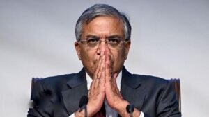 सत्ता और विपक्ष का संघर्ष संसद में न होकर सड़क पर: लोकतंत्र के लिए विकट संकट